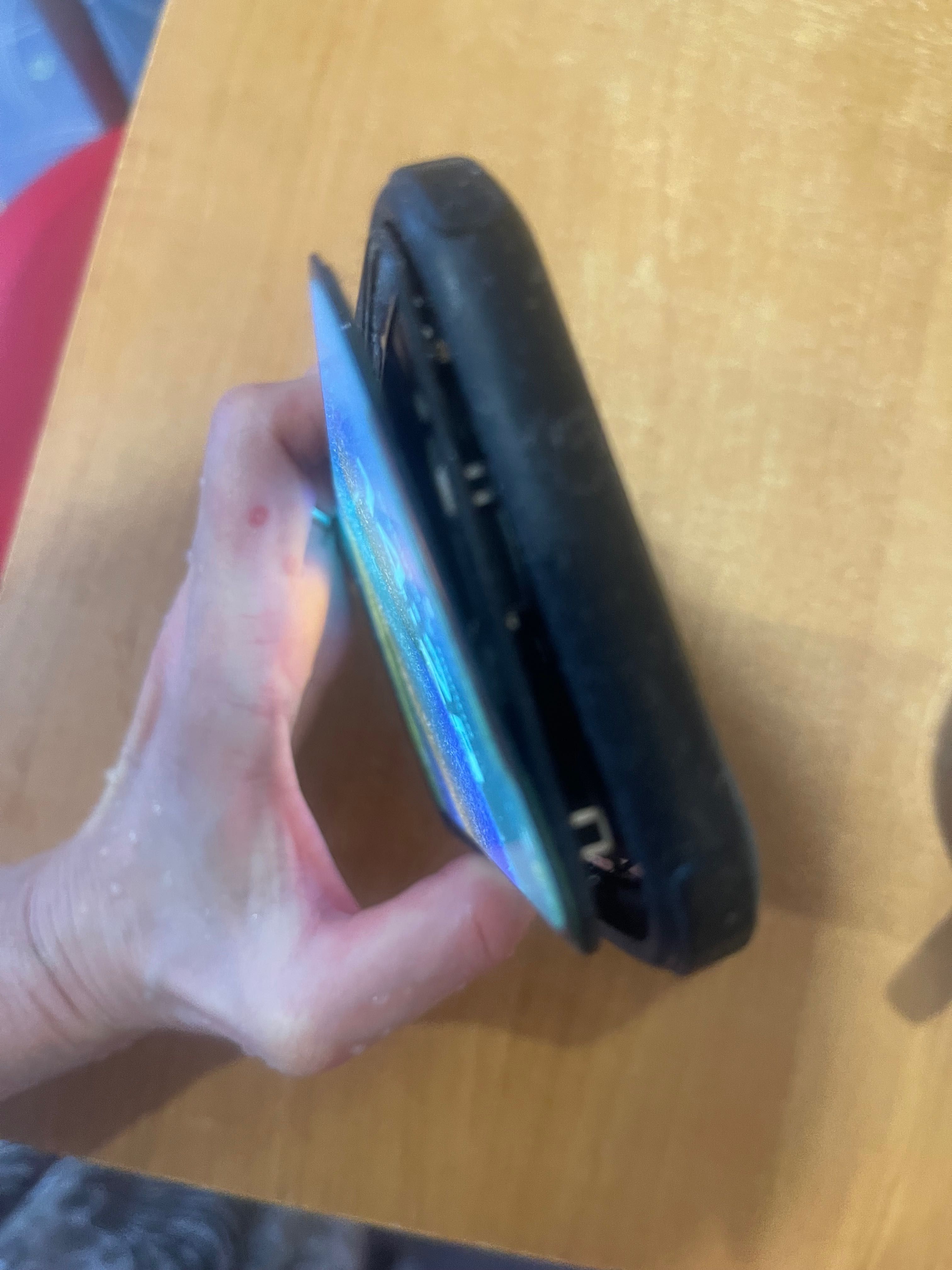 iPhone X працює, але екран відклеївся
