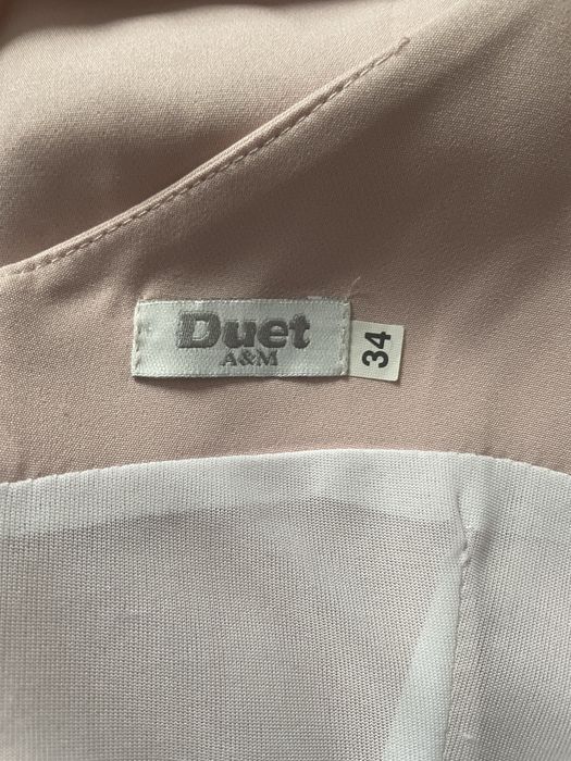 Sukienka na ramiaczkach.