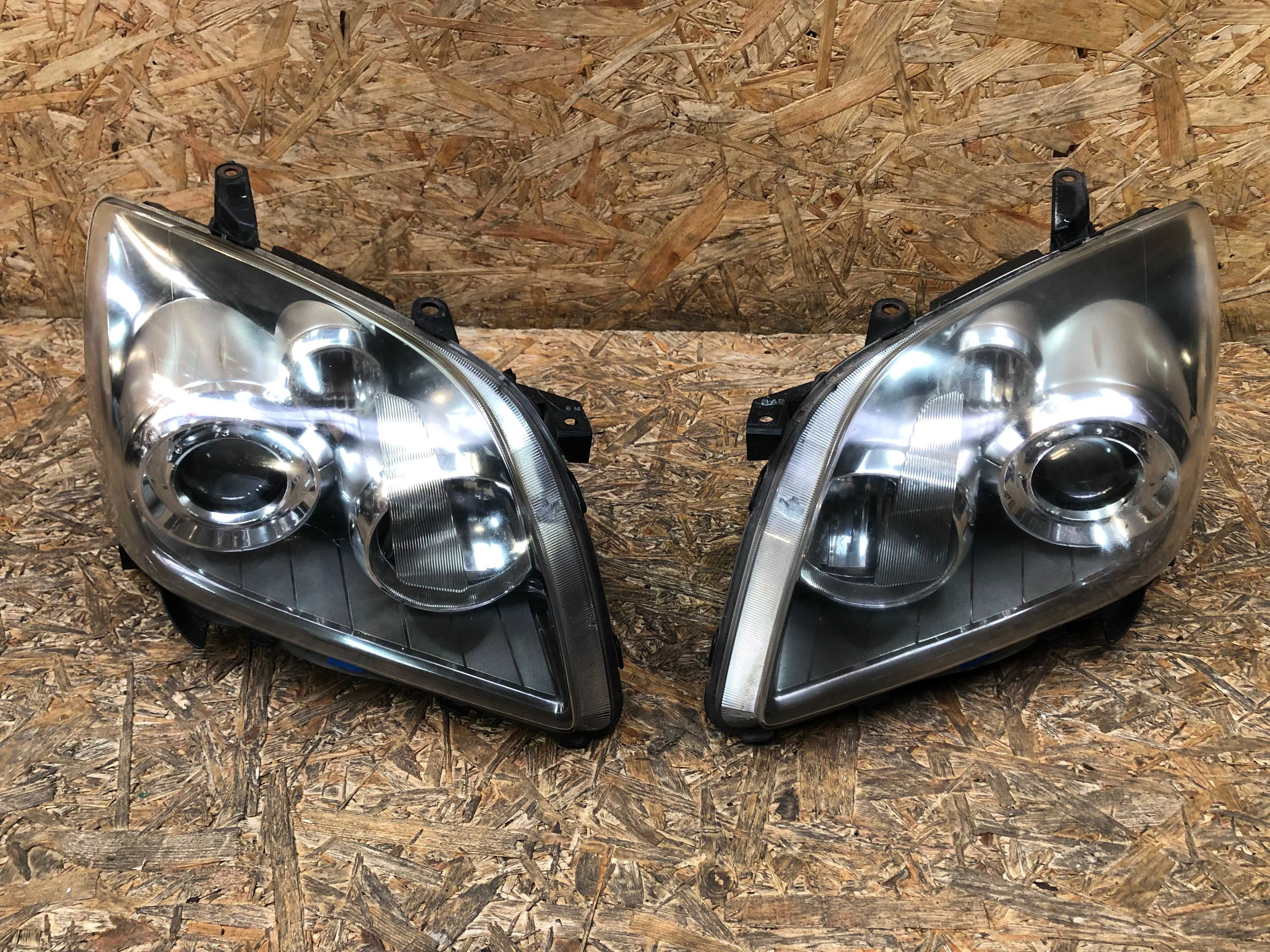 Lampa/reflektor przedni lewy prawy Toyota Avensis T25 lift