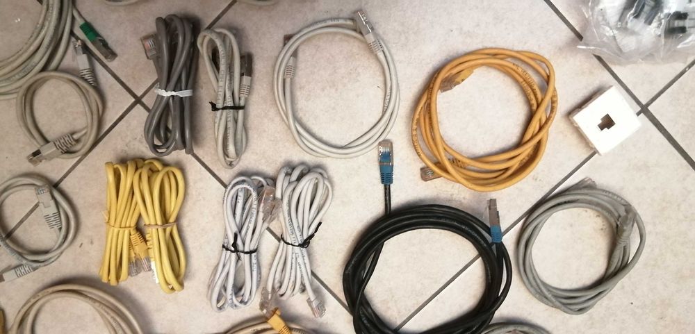 Pack de 18 cabos Ethernet RJ45 testados + 5 núcleos RJ45.