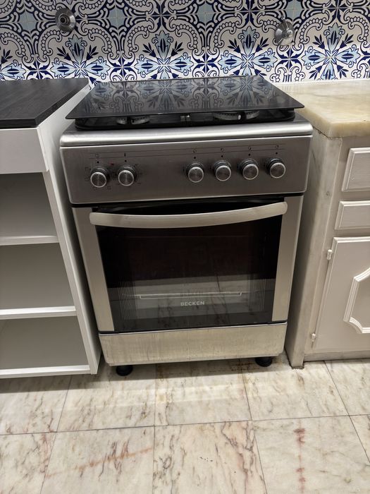 Fogão 4 bicos gás e forno elétrico