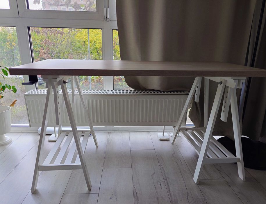 Biurko Ikea na kozłach 140x60 białe drewno
