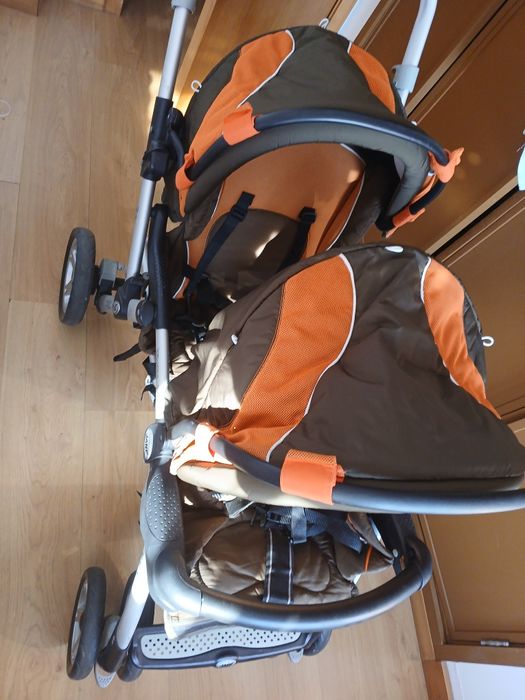 Carrinho passeio duplo gémeos ou irmãos idades próximas