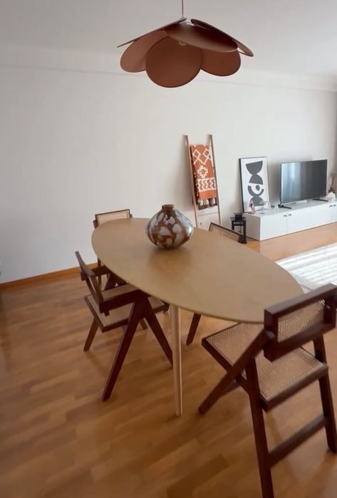 Mesa oval 6/8 pessoas nova