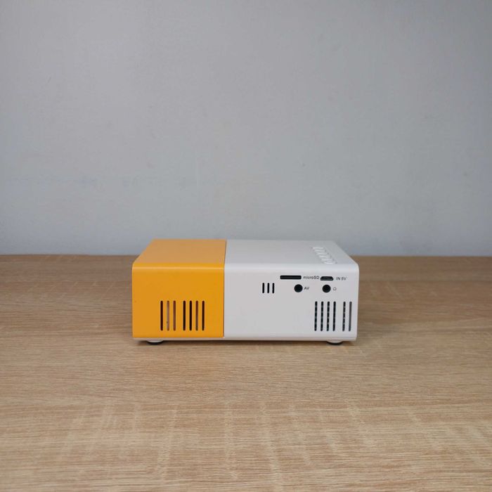 Продам проектор для домашнього кінотеатру