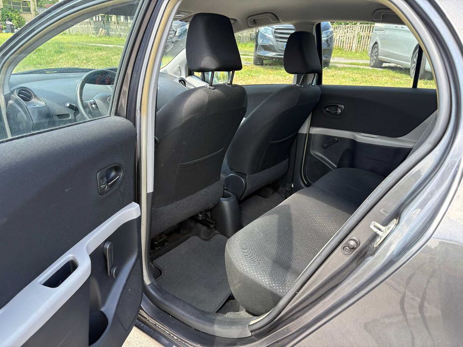 Toyota Yaris. Bardzo ładna Toyota Yaris , 5-d, klima, hak, super stan