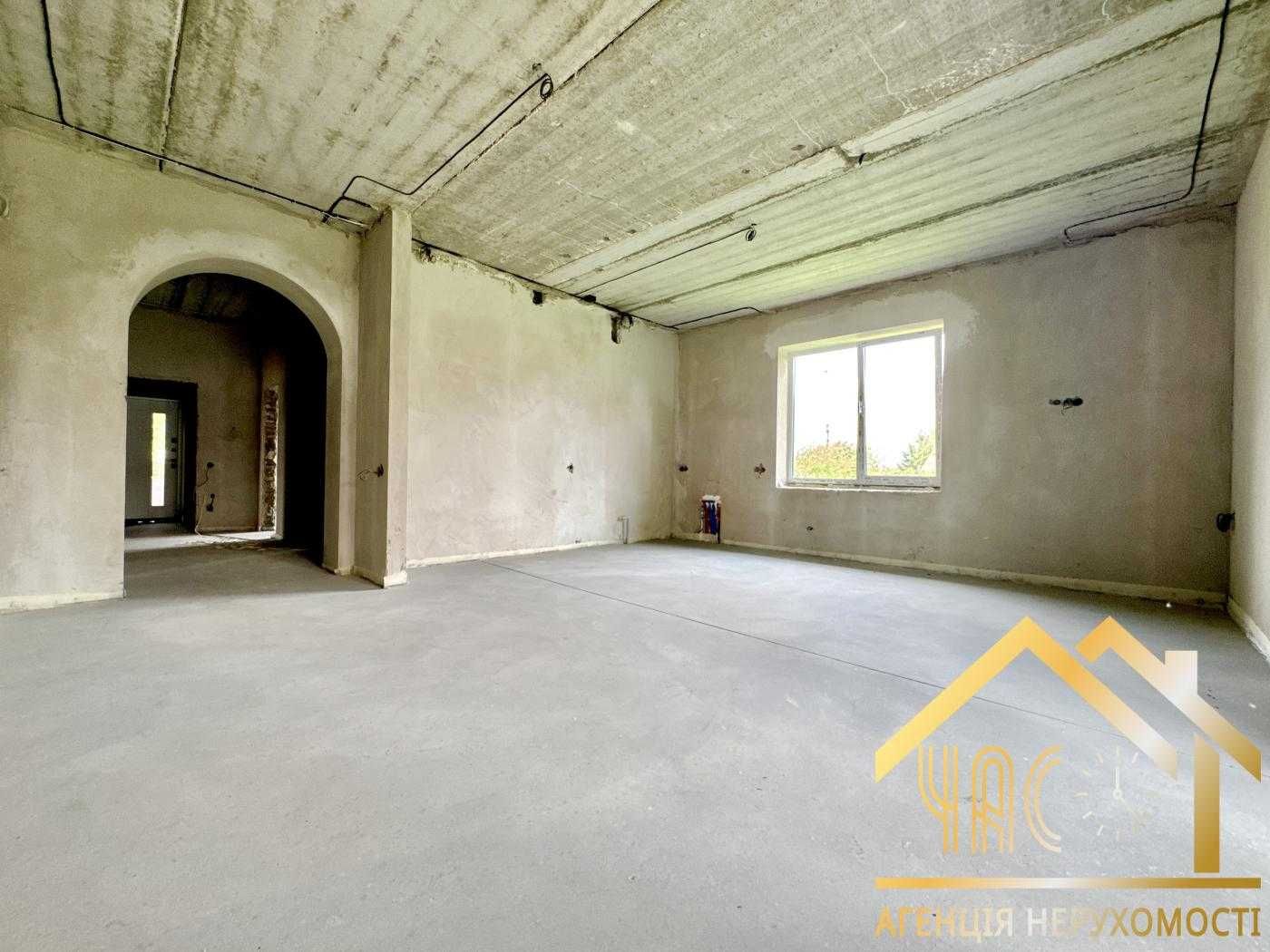 Продаж будинку 228м² з цокольним поверхом, гаражем, навісом та терасою
