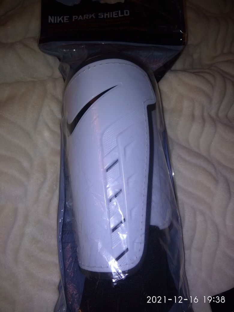 Ochraniacze piłkarskie Nike rozmiar M