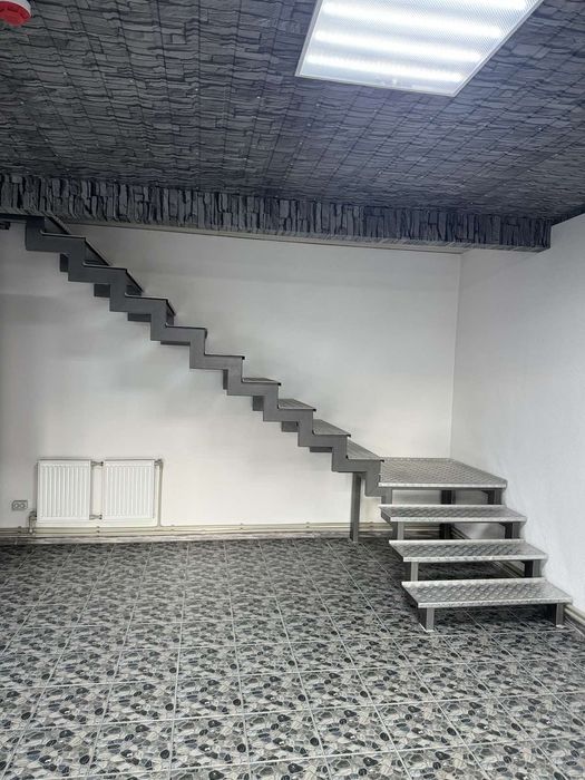 Сходи на другий поверх