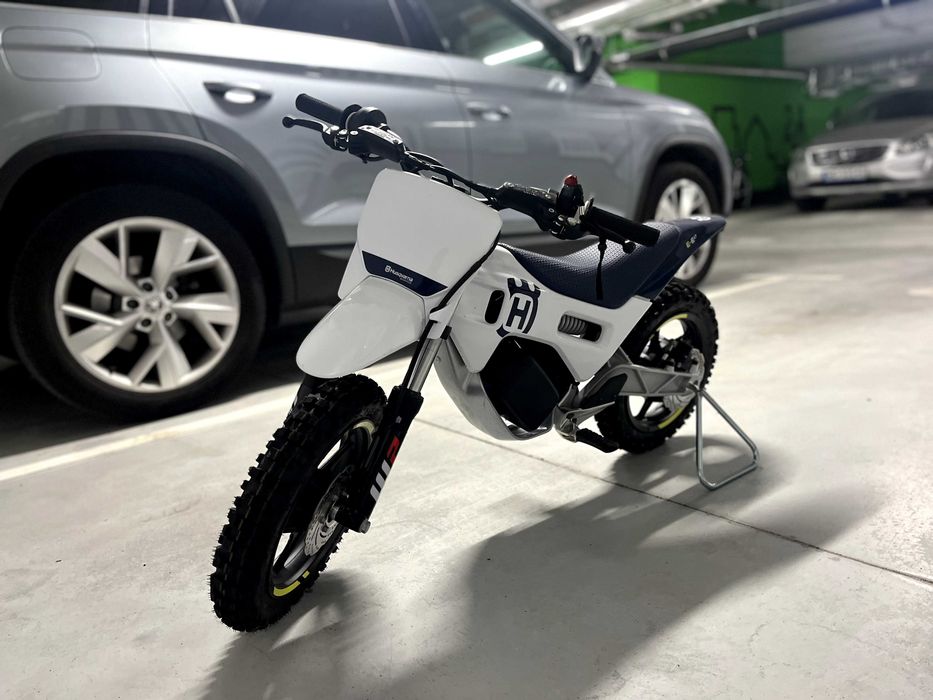 Husqvarna EE 2 – elektryczny motocykl dla dzieci (3–8 lat)