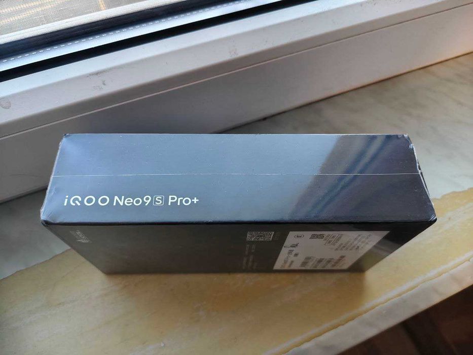 Vivo Iqoo Neo 9s pro +, на Snapdragon 8 Gen 3