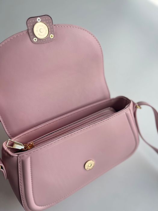 Рожева жіноча сумочка