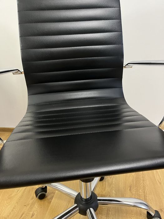 Fotel biurowy obrotowy