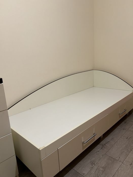 Продам комплект меблі в дитячу кімнату .