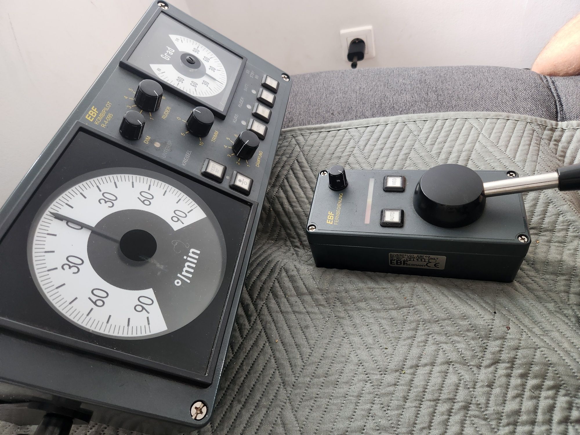 Autopilot śródlądowy EBF-4-095 na gwarancji.
