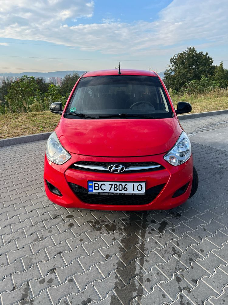Автомобіль Хюндай 1.1 газ/бензин
