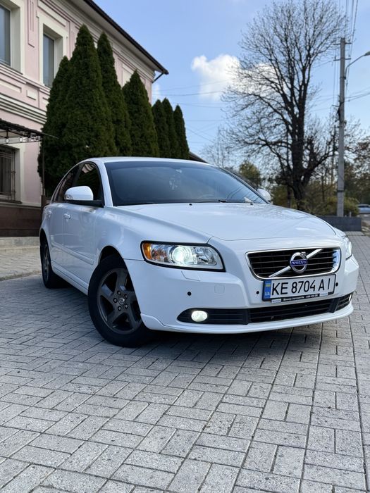 Продам Volvo S40. 2012 год выпуска. В идеальном состоянии .