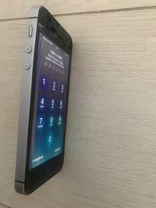 iPhone SE 16 GB (desbloqueado) cinza e preto
