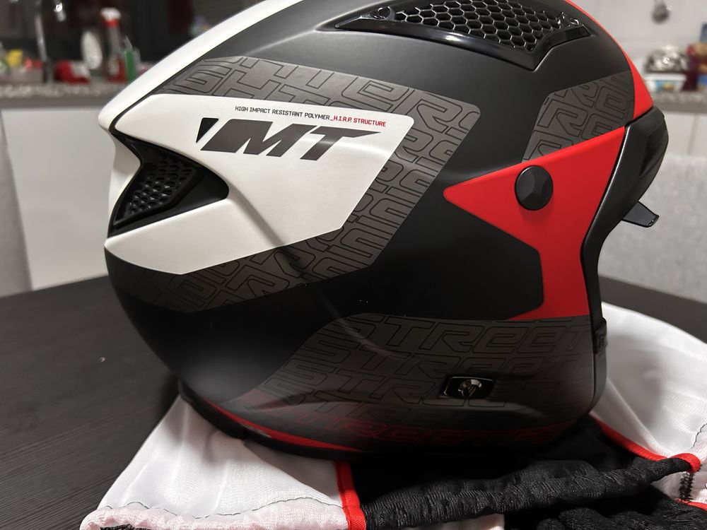 Capacete MT Helmets Streetfighter