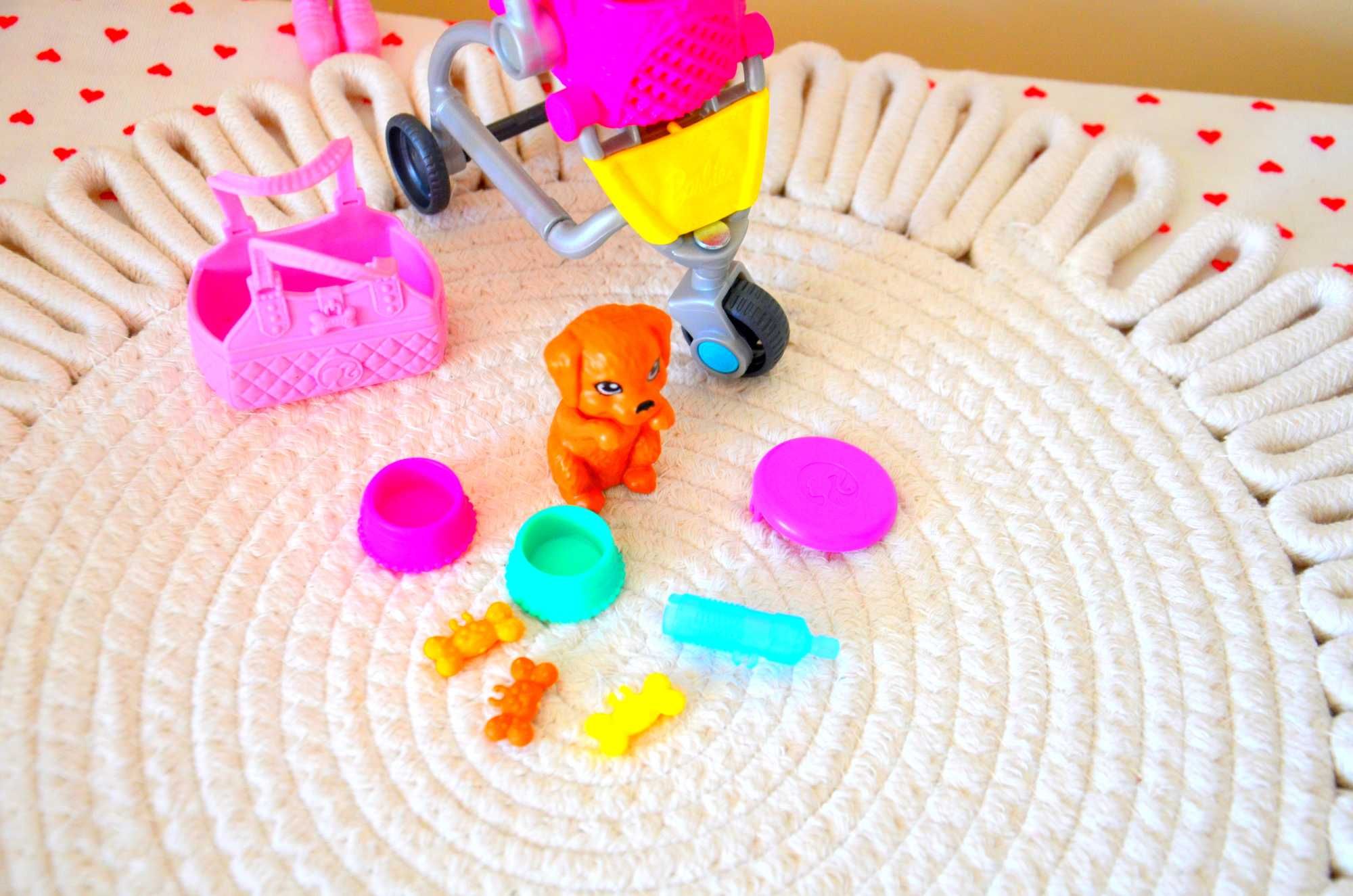 Lalka Mattel Barbie i wózek z pieskami