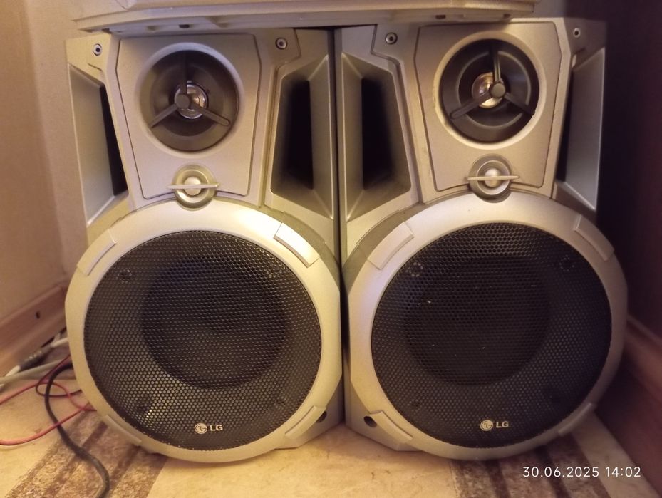 Музыкальный центр LG LM-M140