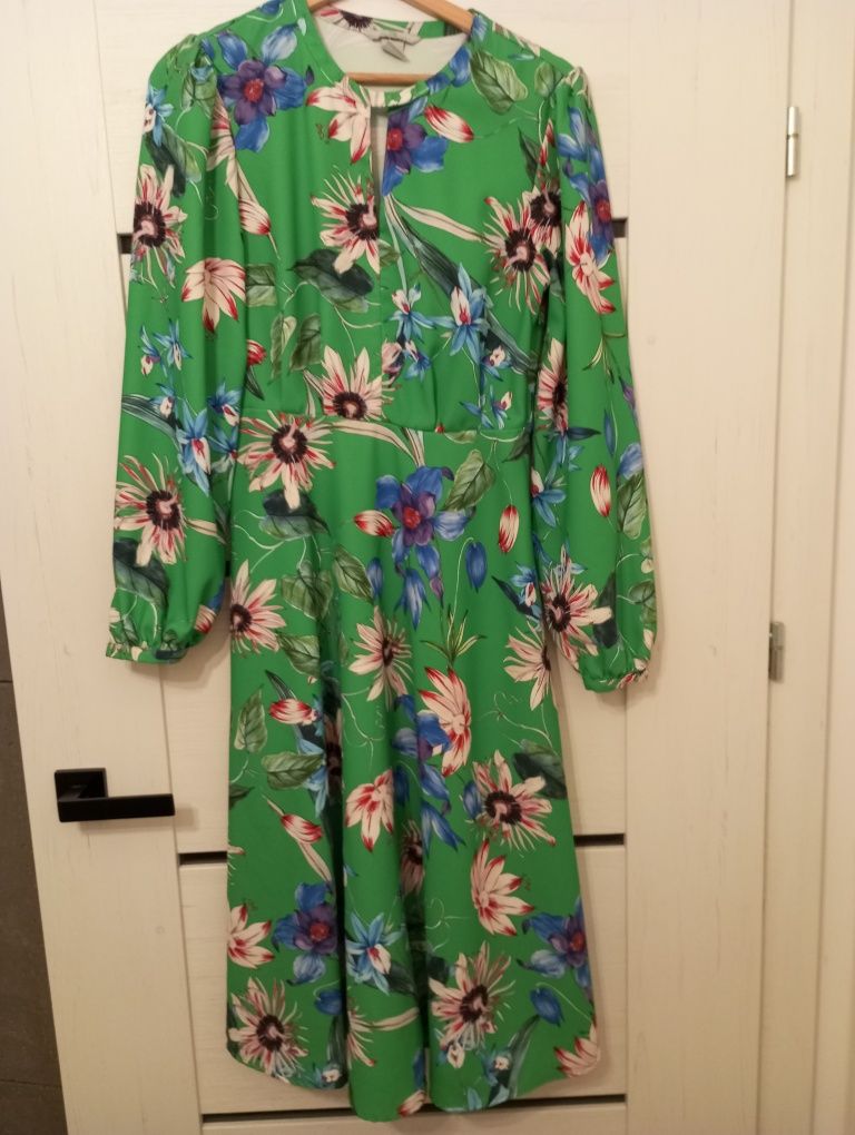 Sukienka w kwiaty