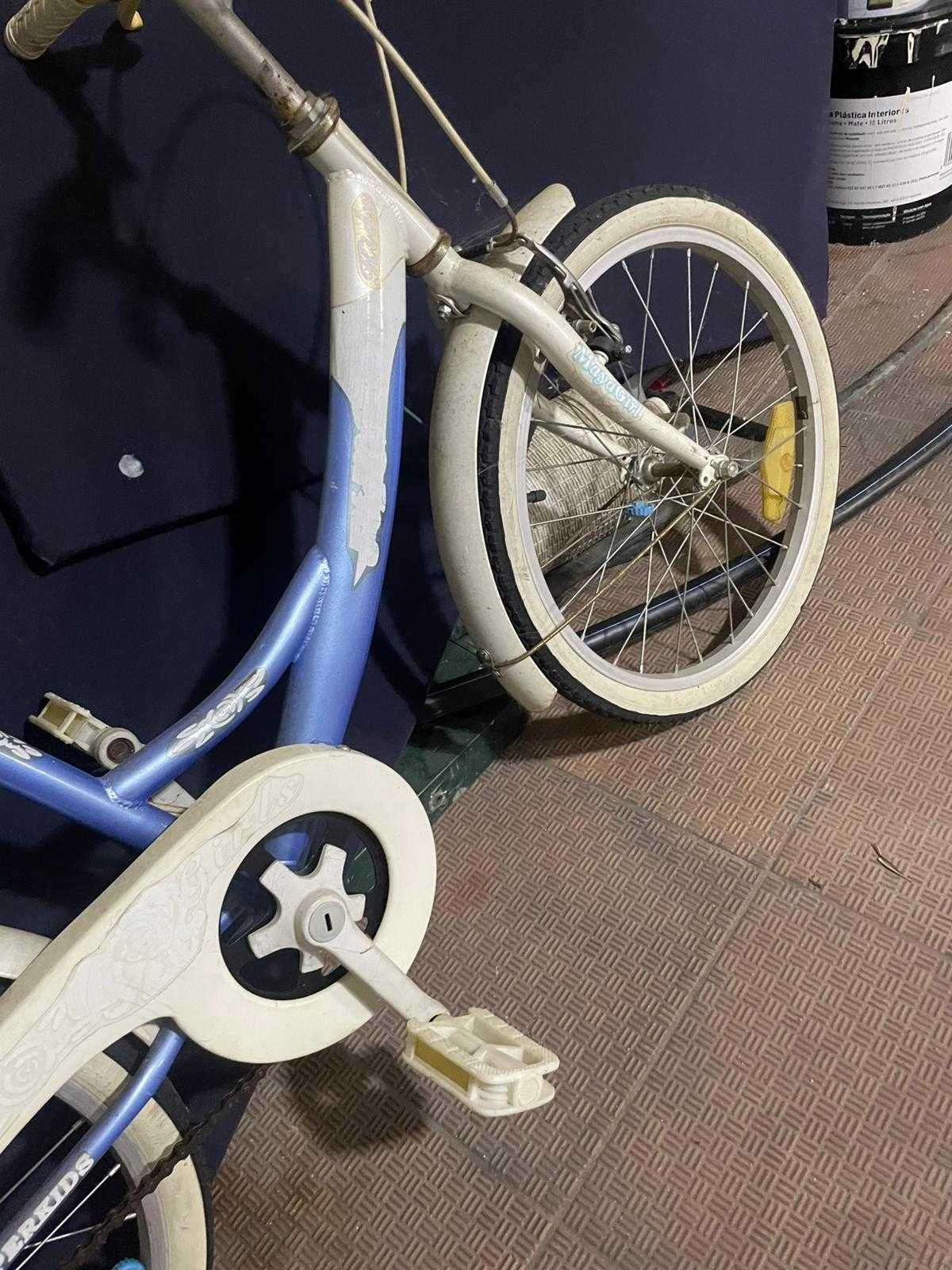 Bicicleta menina 6-9 anos. Corrente a prender