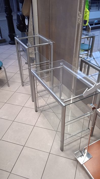 Regały, stoliki, biurko