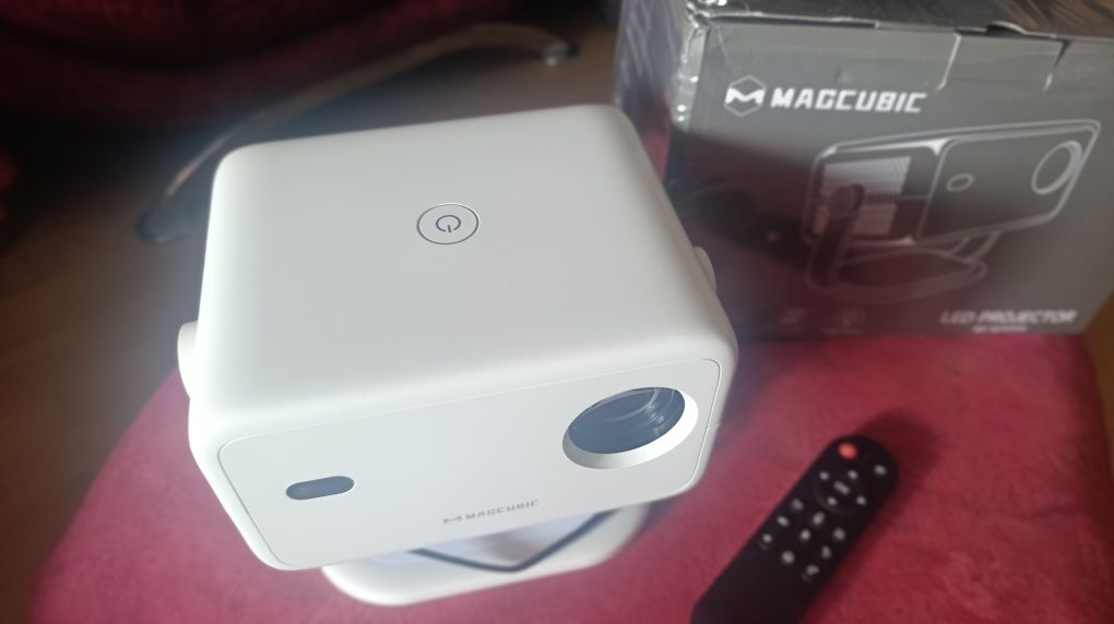 Оновлений проектор Full HD Magcubic L018