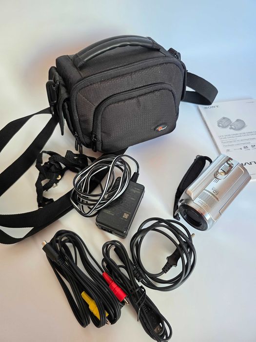 Цифровая видеокамера Sony DCR-SR68E сумка