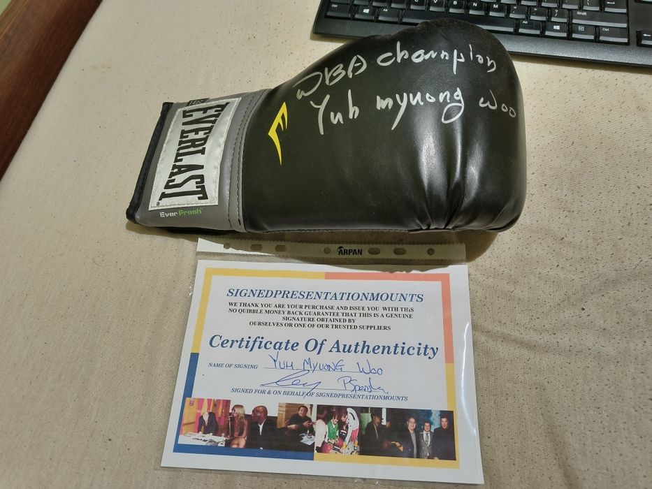 Sprzedam rękawicę z autografem