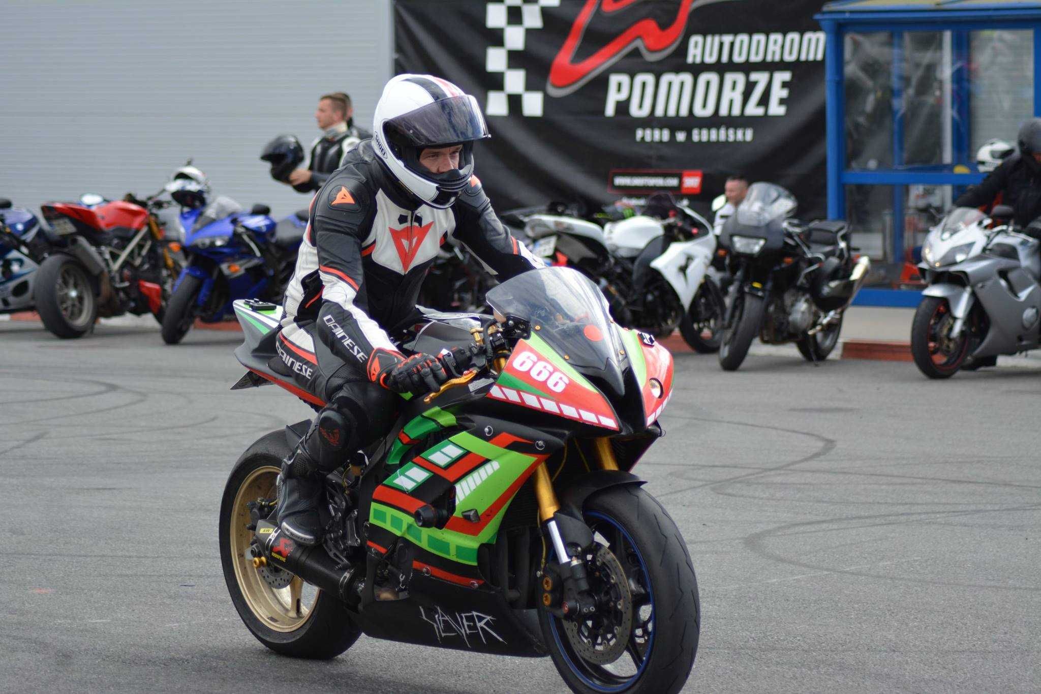 Yamaha YZF-R6 RJ15. Motocykl torowo-uliczny