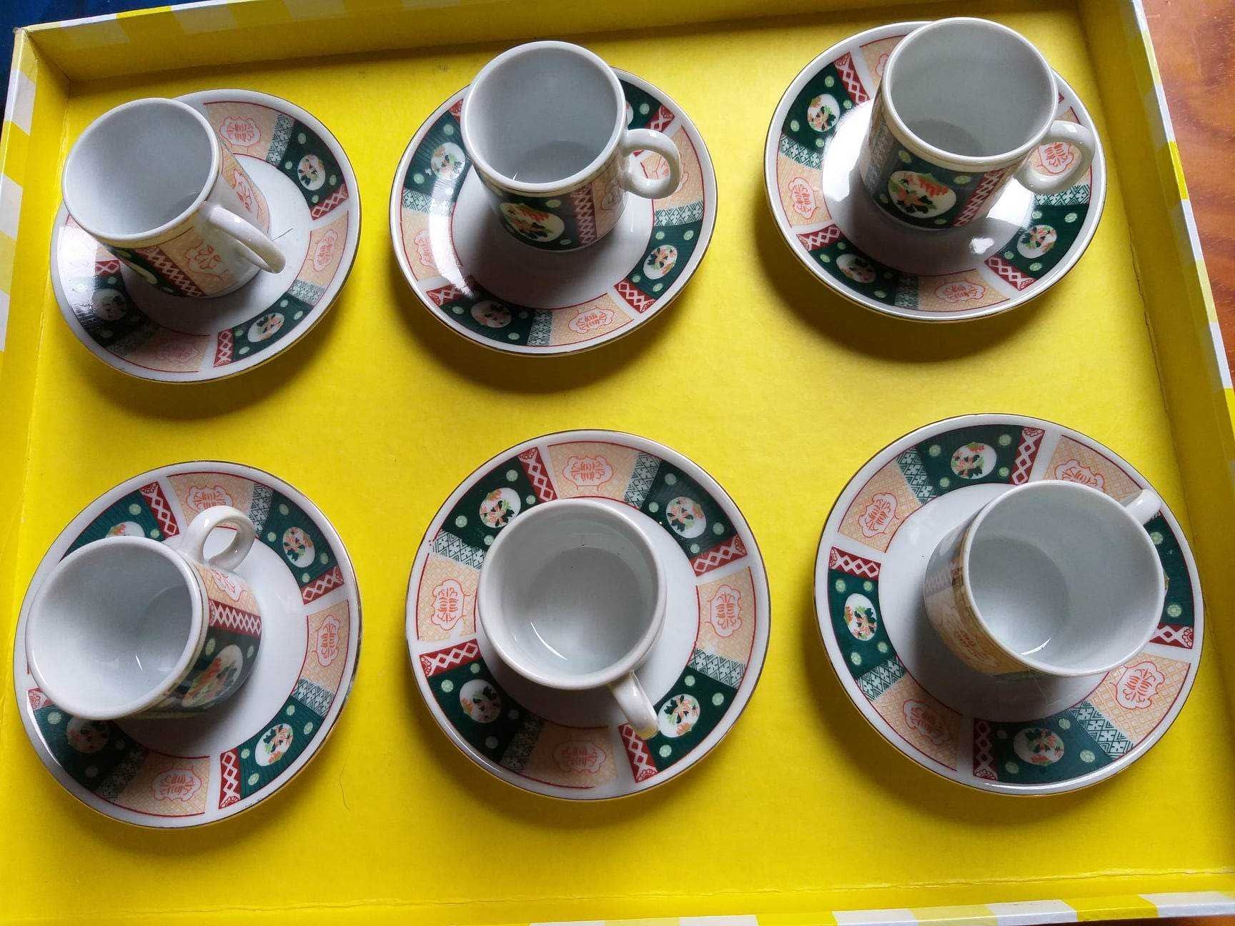 Conjunto de Chávenas e Pires