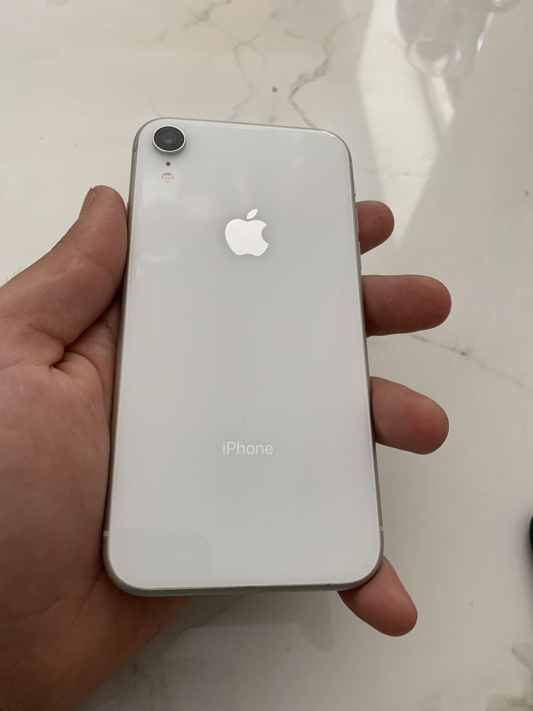 Apple iPhone Xr 64 ГБ (White)