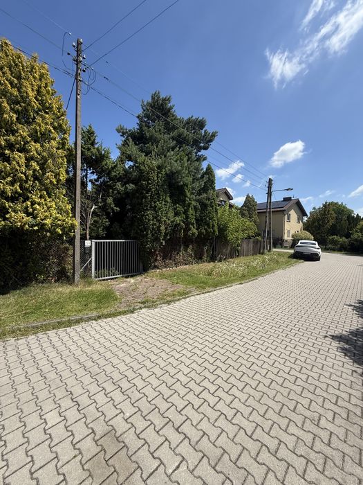Mały dom na działce 306 m2. Włochy/Okęcie
