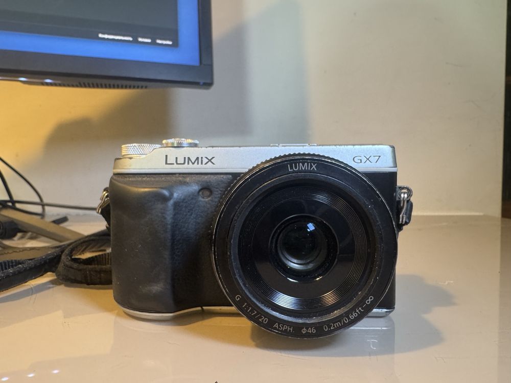 Panasonic Lumix GX7 + Lumix G 20mm F/1.7 H-H020 + karta 128GB