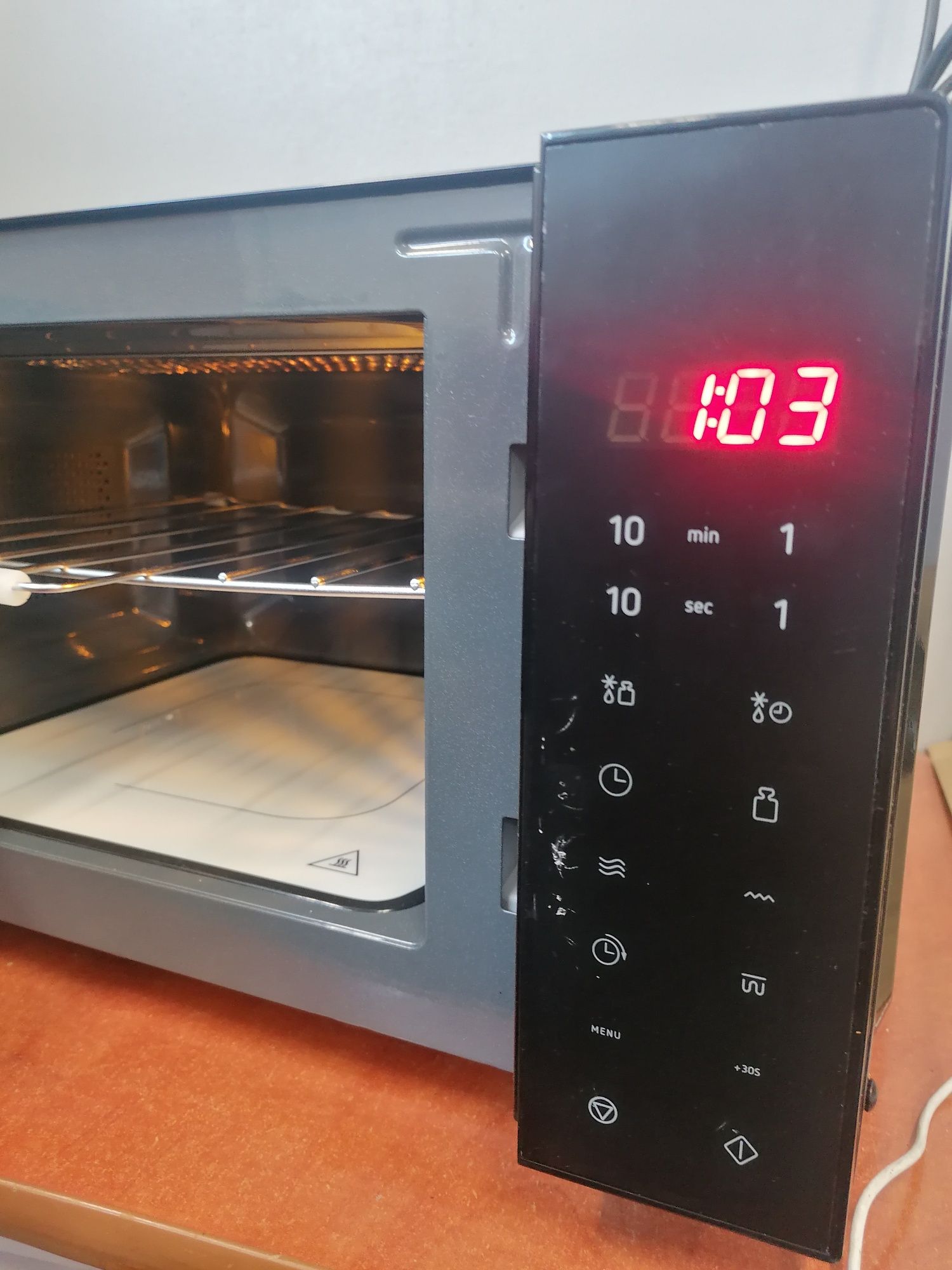 Mikrofalówka medion bez talerzowa MD 107755. M52