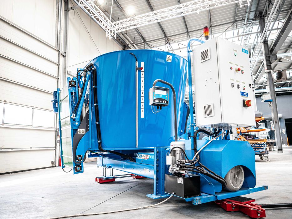 Elektryczny Stacjonarny Wóz Paszowy EUROMILK Rino FX800 HD (8m3)