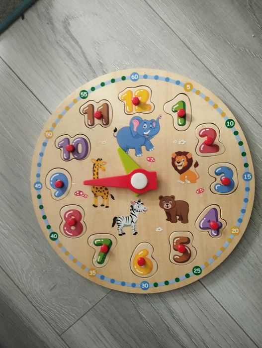 Zegar z puzzlami