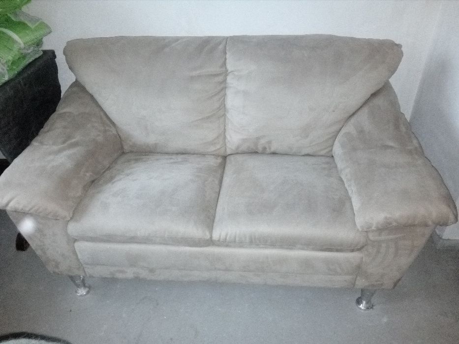 Sofa dwuosobowa beżowa