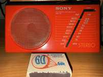 Редкий красного цвета AM/FM stereo приемник SONY CRF-45