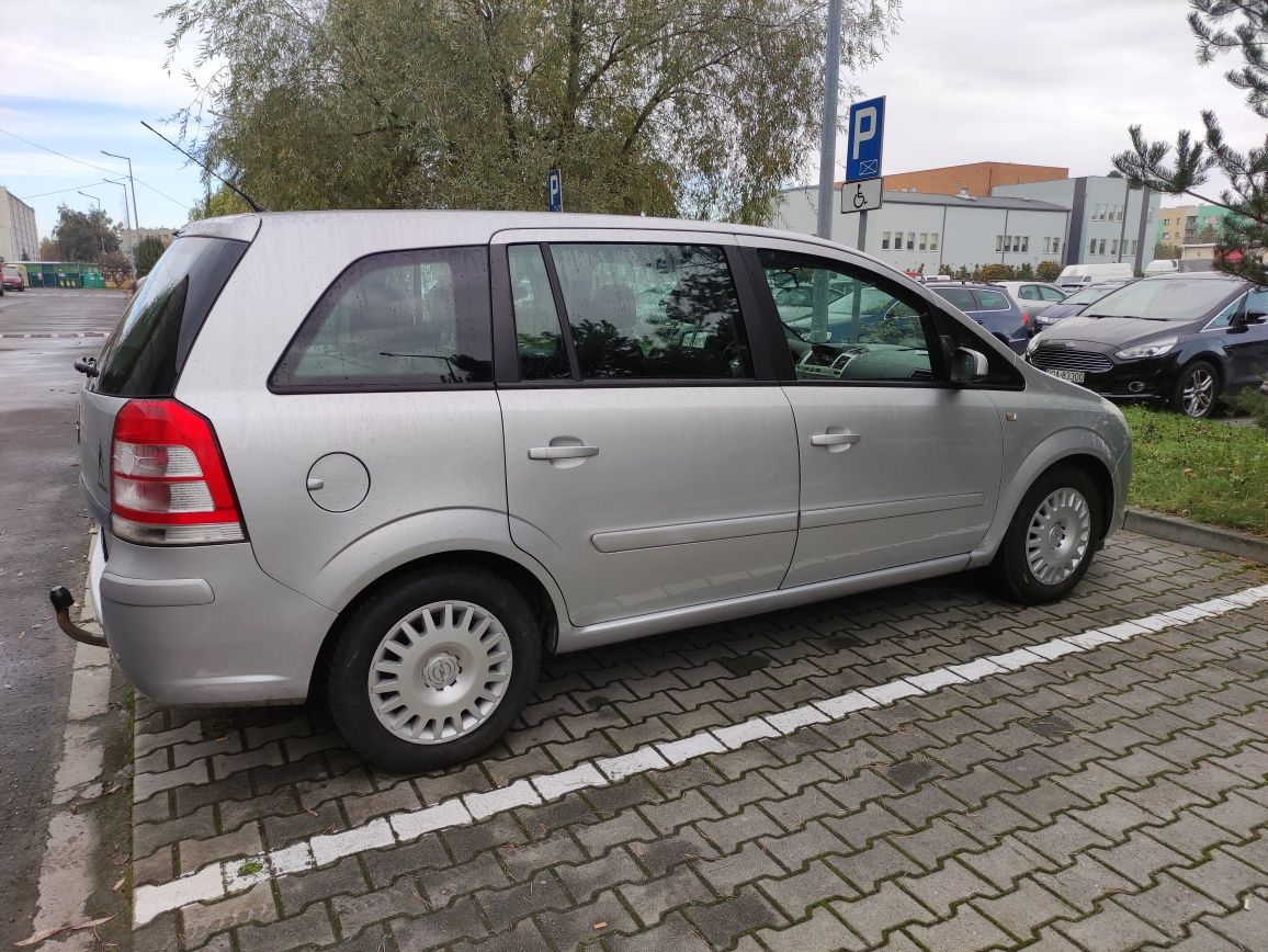 Opel Zafira 1.8 benzyna 140 KM przebieg 204000