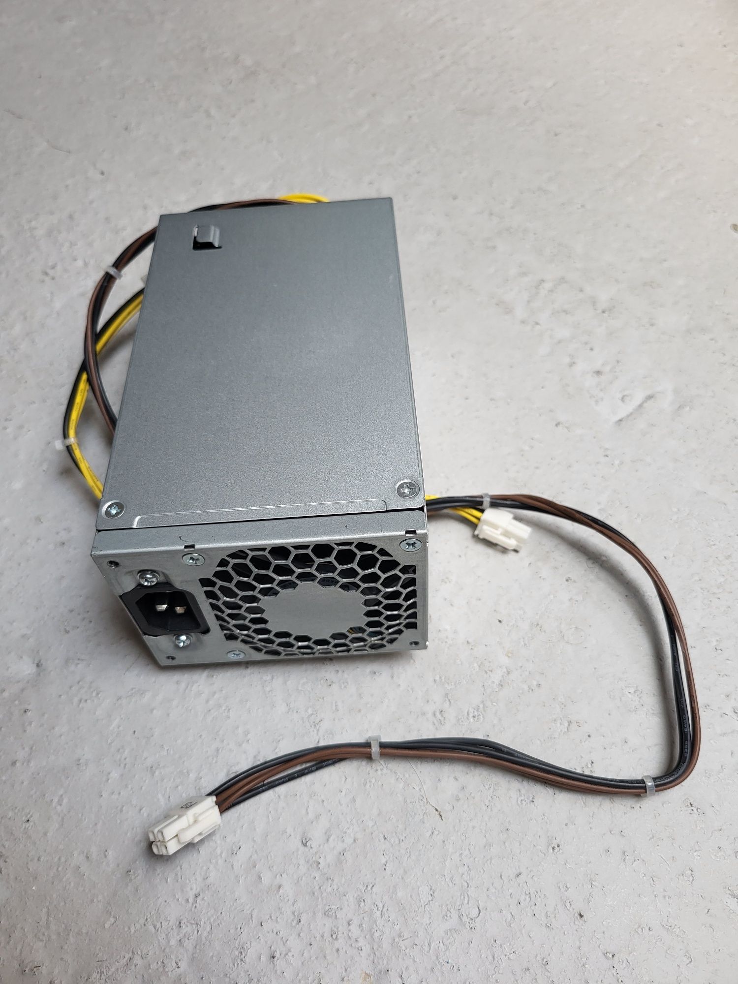 Zasilacz HP D16-250P1A uszkodzony