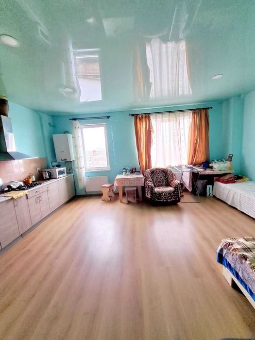 Продам 1-о к/к 37 м2 з меблями та технікою біля площі Ангела.