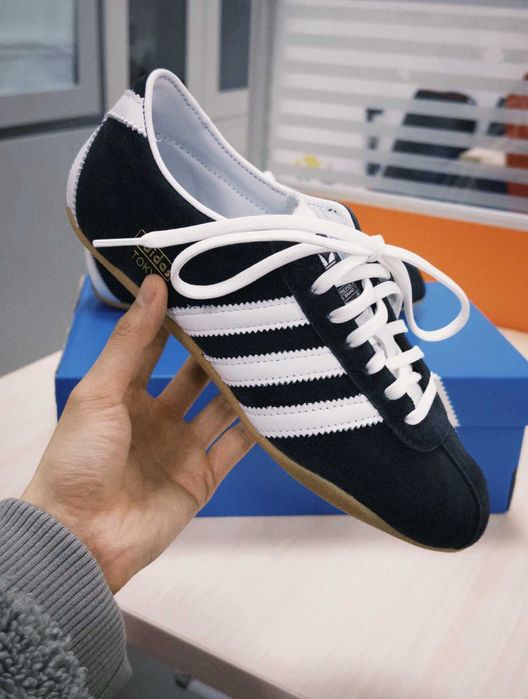 Buty-Trampk-adidas Tokyo Black White R.36