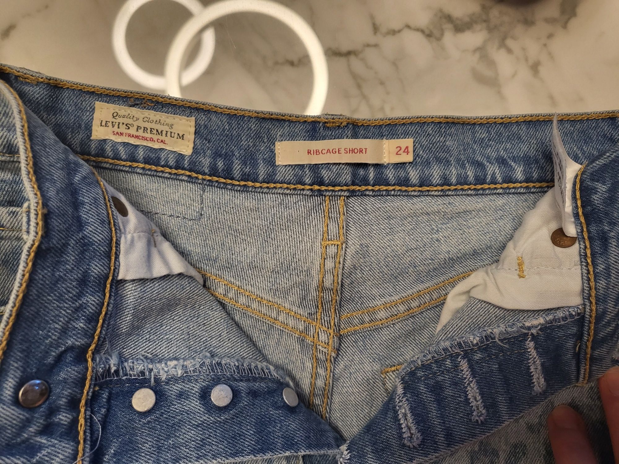 Krótkie spodenki szorty Levis RIBCAGE SHORT roz 24 jeansowe