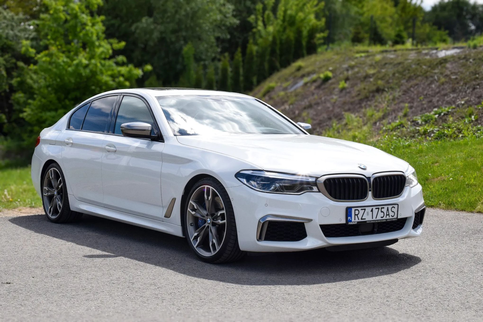 BMW Seria 5 M550i xDrive, FV23%, idealny stan, bogate wyposażenie