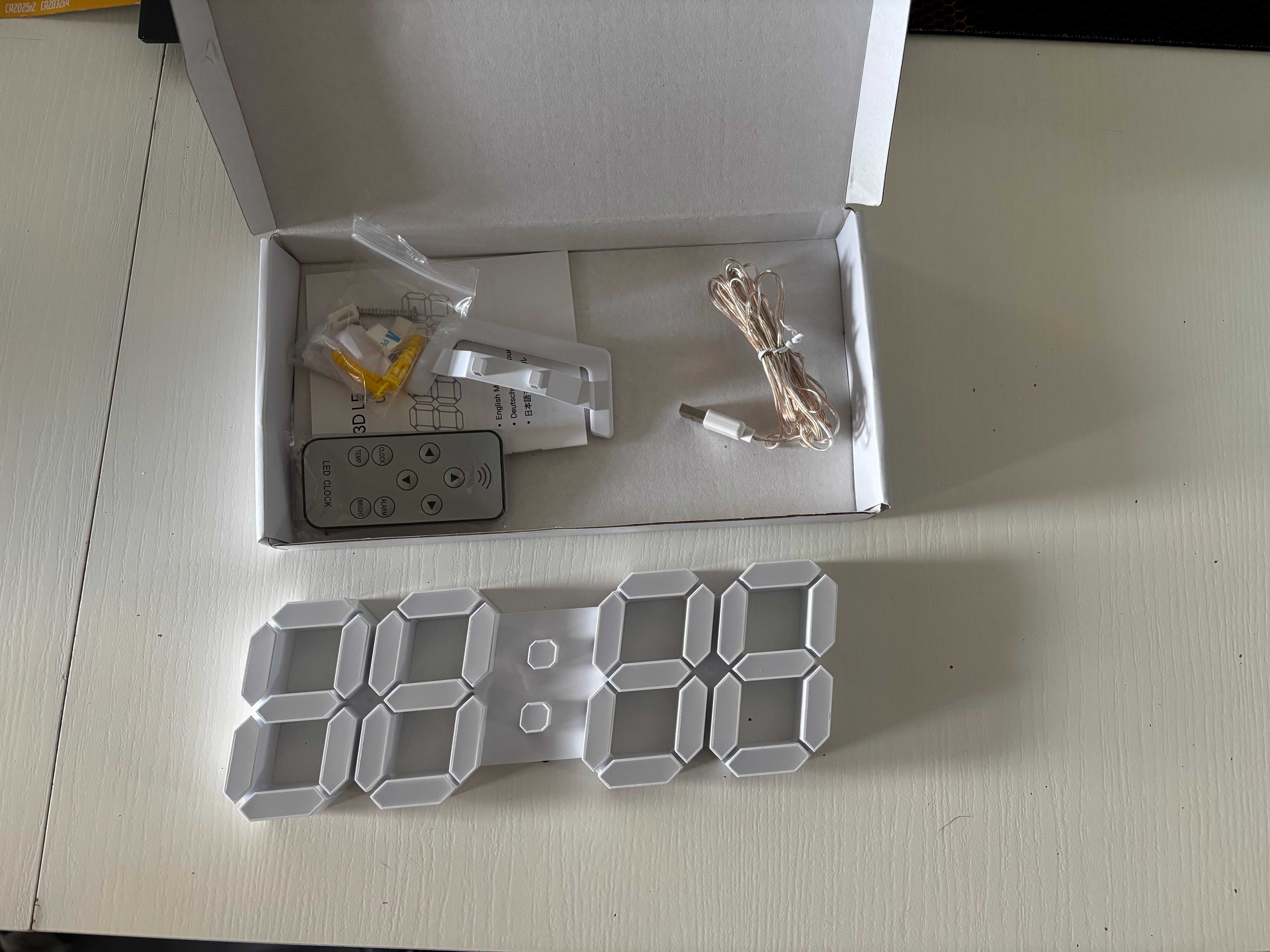 Zegar elektroniczny 3D, kalendarz, budzik, temperatura.