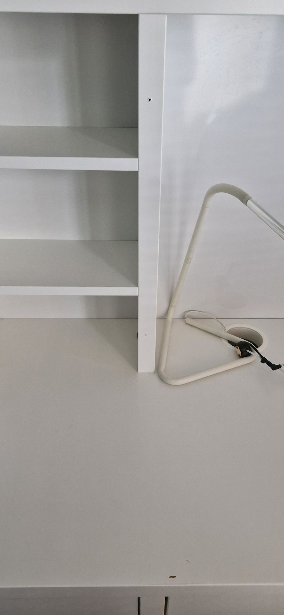 Sprzedam biurko Micke Ikea z nadstawką