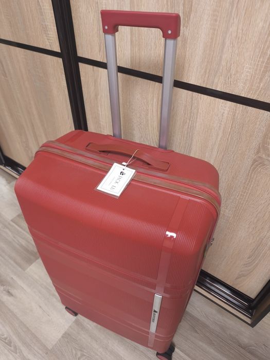 Чемодан большой, валіза великого розміру, валіза на колесах,